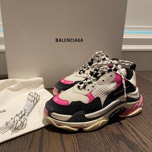 BALENCIAGA TRIPLE S Sneakers SIZE 38